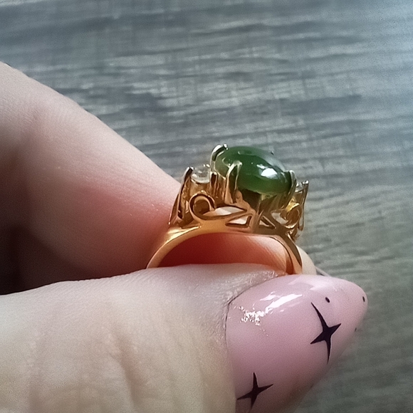 Vintage Avon Jadite Ring - Picture 5 of 6